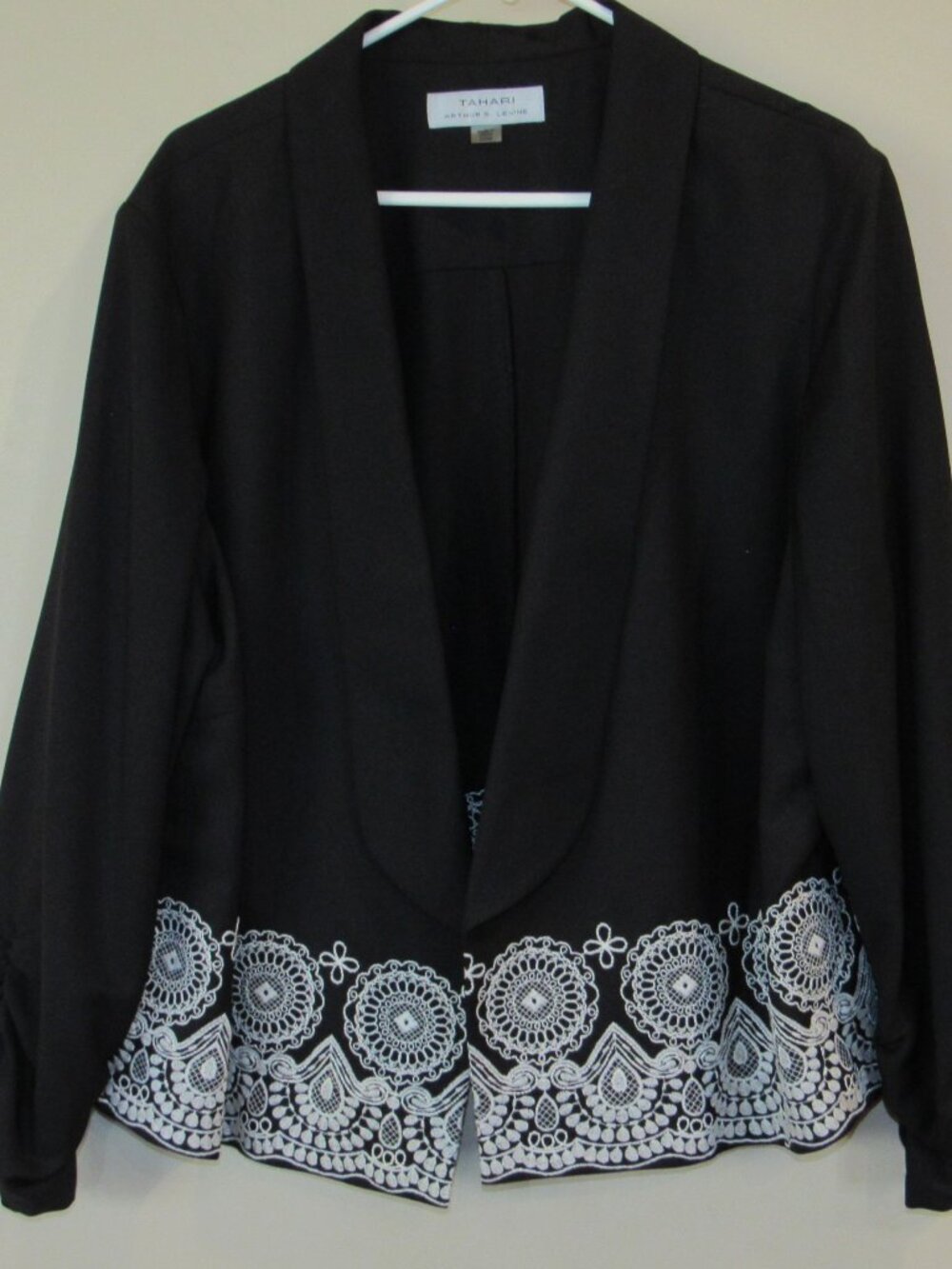 Tahari Arthur S Levine Black Embroidered Ruched Sleeves Open Jacket Blazer 20W